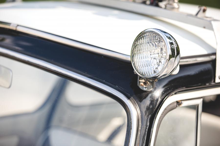 Детали экстерьера Subaru 360 Police Car 1970 года  (фото 12 из 39)